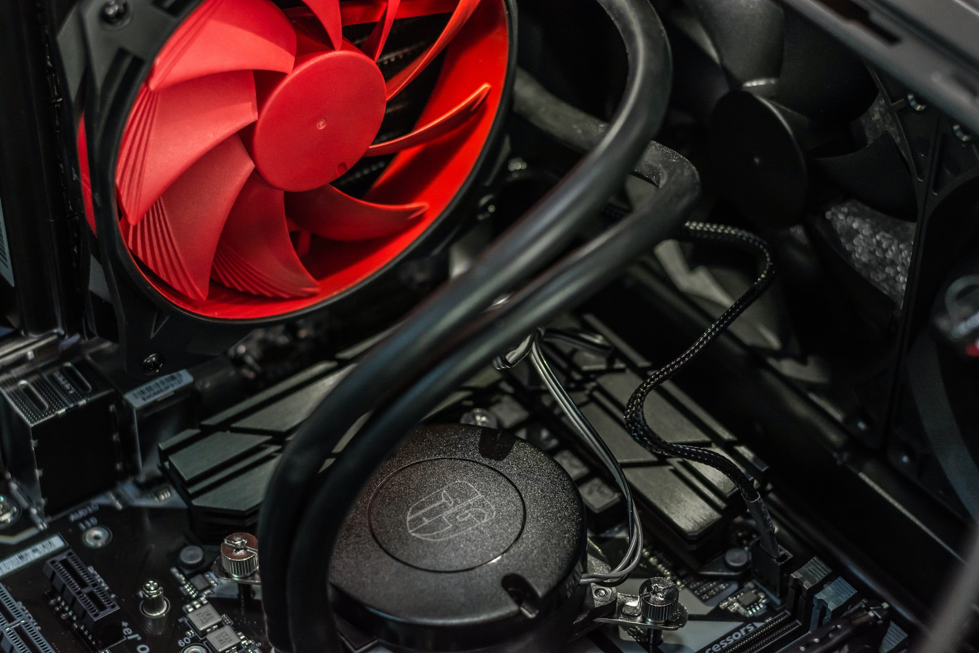 Cooling your computer – what to choose to lower the temperature?
